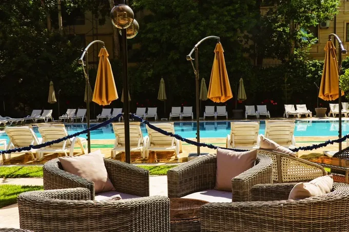 Бассейн при отеле Radisson · 2
